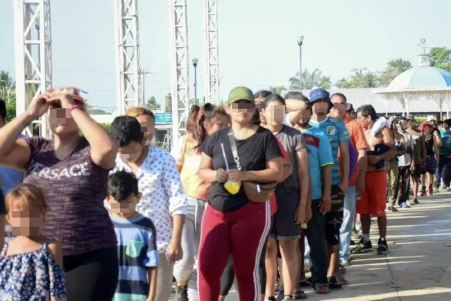 Disuelve INM caravana migrante con 701 integrantes en Tapachula