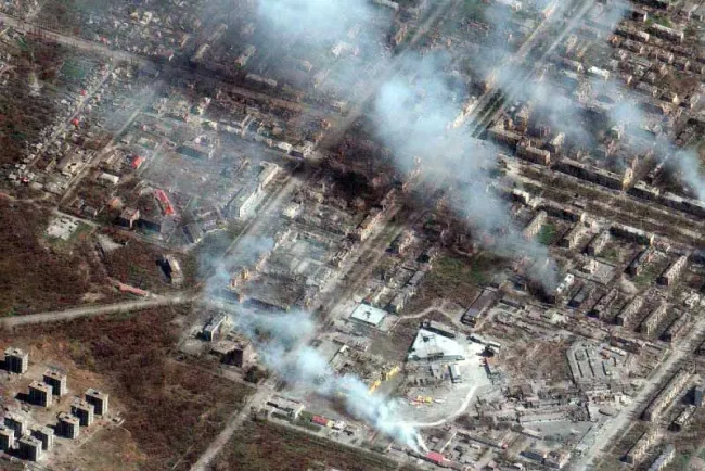 Presume Rusia toma de Mariúpol y amaga con ataques en Kiev