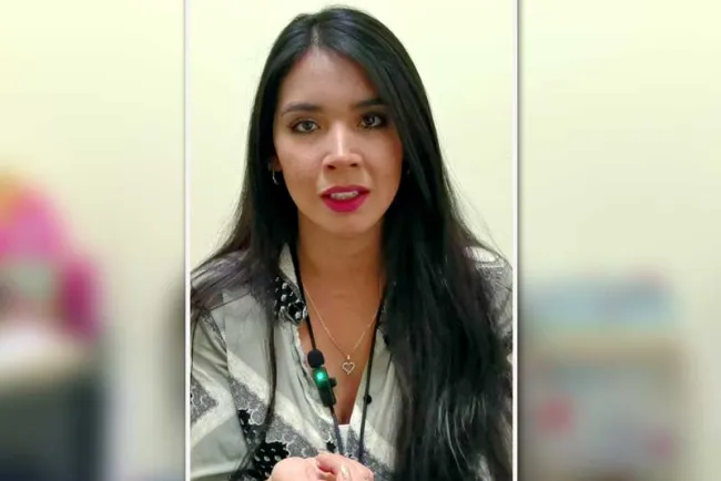 Explica psicóloga efecto que produce el beso