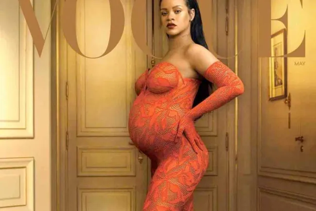 Aparece Rihanna y su pancita en portada de Vogue
