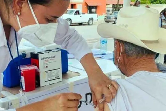 Tendrá IMSS vacunación permanente contra Covid en todo el estado