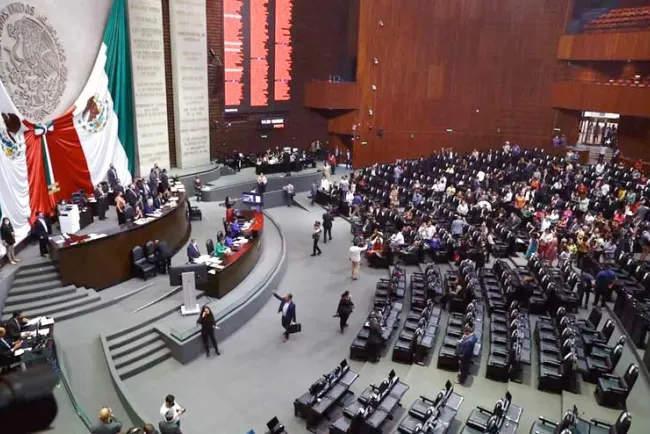 Avalan nacionalización del Litio; oposición se hizo ausente