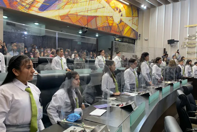 Piden diputados infantiles vacunas para regreso a clases presenciales