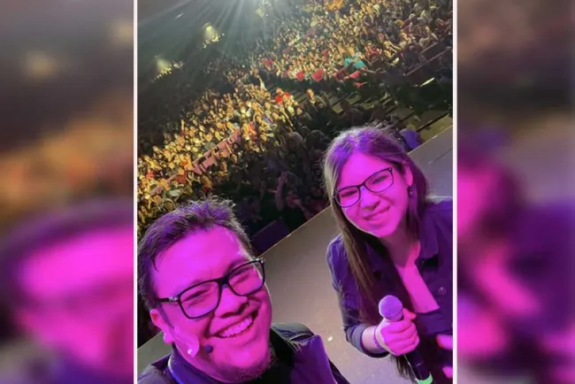 Viralizan en redes rutina de fan en show de Franco Escamilla
