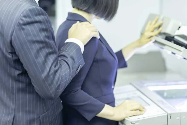 Denuncian acoso sexual en la administración pública