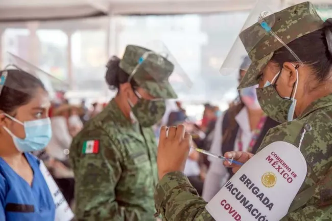 Aplicará Sedena vacuna anticovid en su clínica
