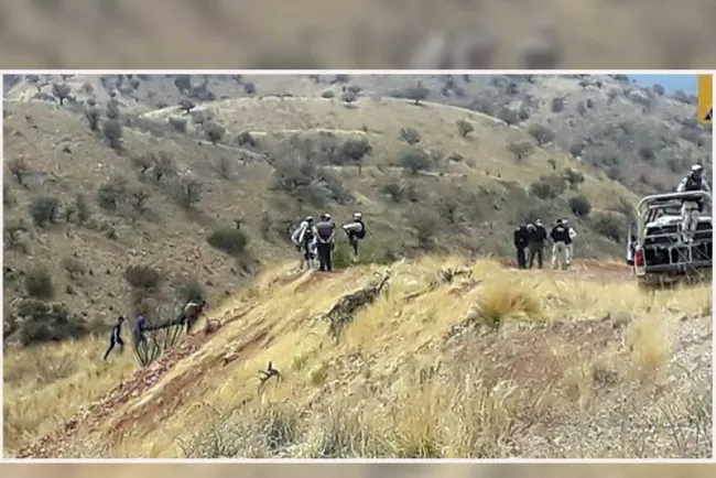 Extraen cuerpo sin vida de barranco