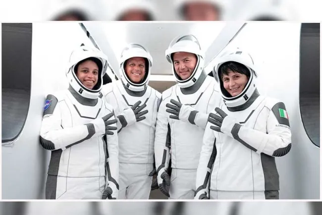 Regresan a Tierra 4 astronautas en cápsula de SpaceX