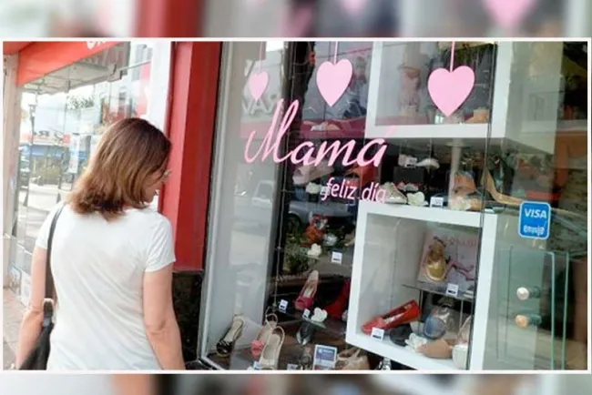 Esperan comerciantes aumenten ventas por el Día de las Madres