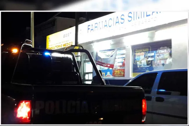 Dejan en libertad a mujer después de quebrar cristal de farmacia