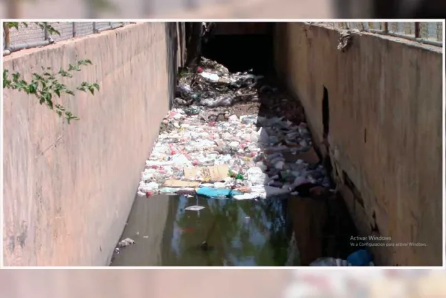Preocupa a vecinos de calle Reforma la obstrucción de embovedado