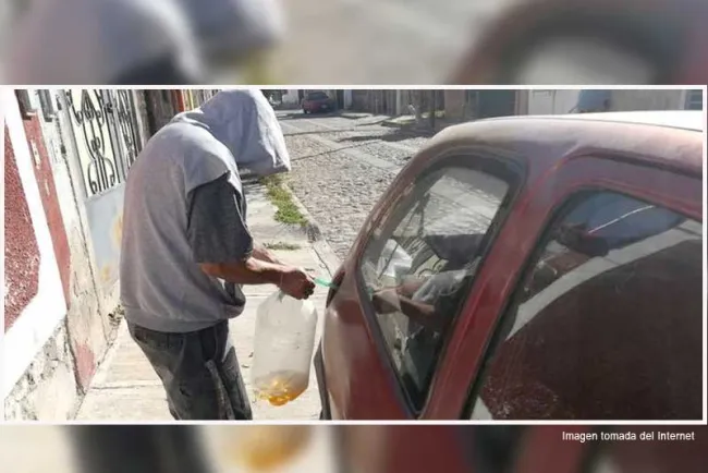 Denuncia a vecino por robar gasolina de su auto