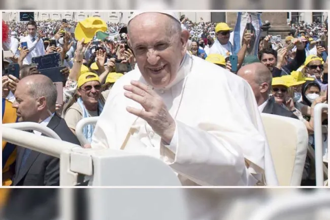 Bromea Papa con sacerdotes mexicanos; pide tequila para el dolor de rodilla