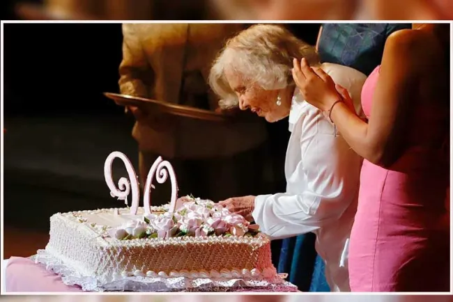Celebra Elena Poniatowska sus 90 años
