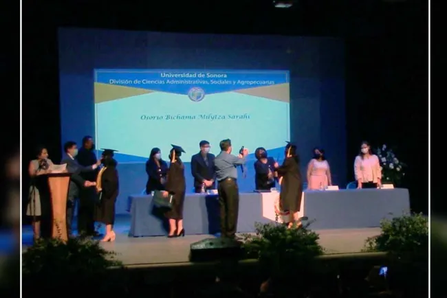 Gradúan alumnos de la Unison en cuatro carreras