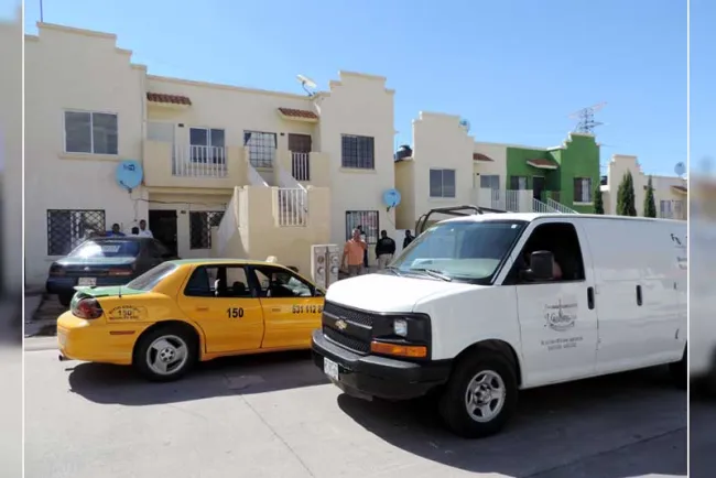 Investigan autoridades muerte de persona dentro de su domicilio