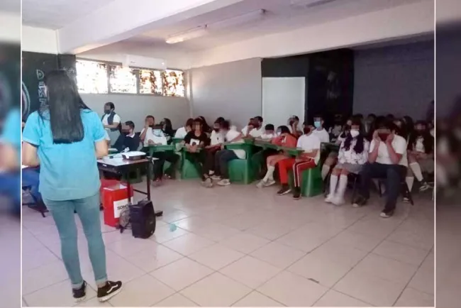 Llevan pláticas preventivas a estudiantes de secundaria