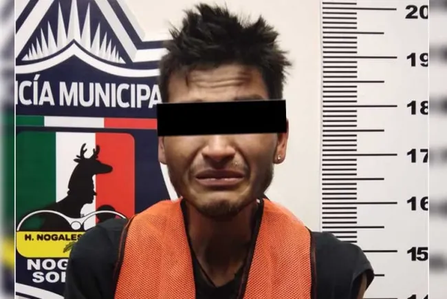 Detienen a persona y se lesiona agente de policía