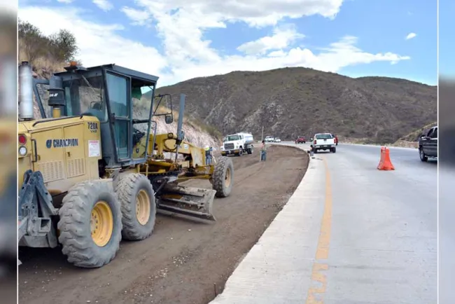 Concluirán en agosto pavimentación carretera en “Curvas de Quijano”