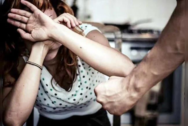 Arrestan a persona que maltrataba a su esposa