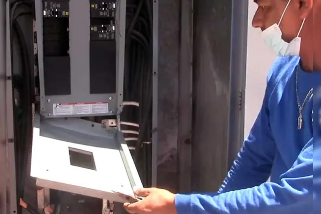 Roban cableado a plantel educativo