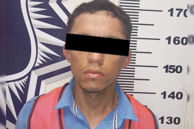 Intenta huir presunto ladrón y es detenido por policías