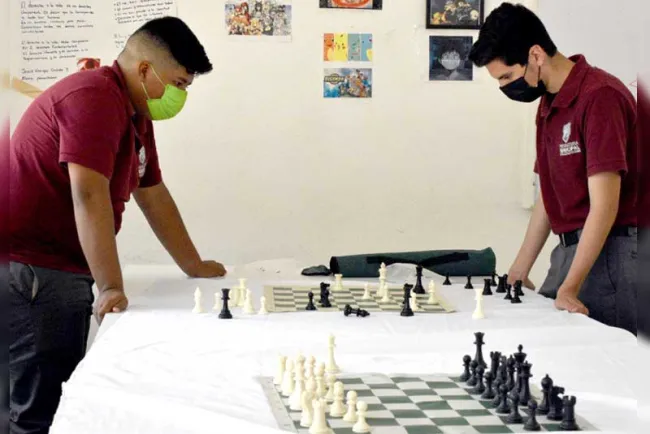 Realizan torneo de ajedrez en la Preparatoria Municipal 