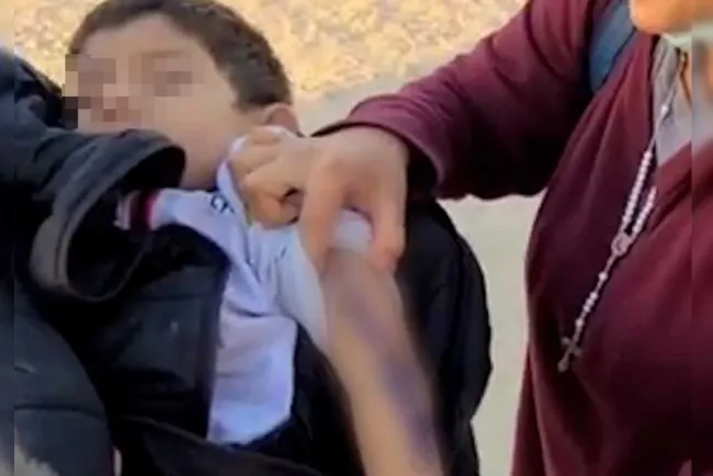 Encuentran solo a niño migrante en la frontera cerca de Yuma