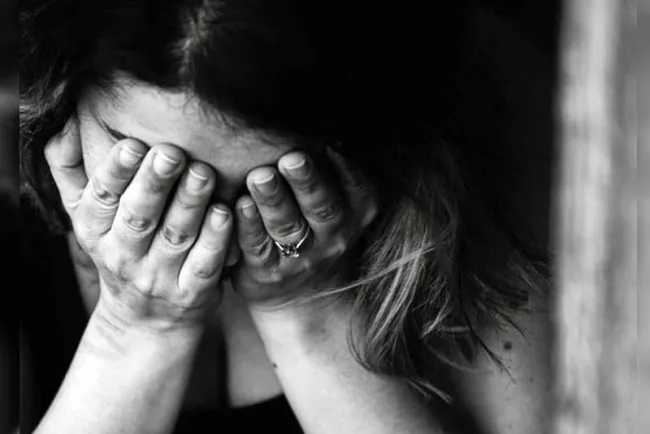 Denuncia menor a su padre por agresión