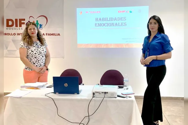 Lleva DIF pláticas informativas a colonias