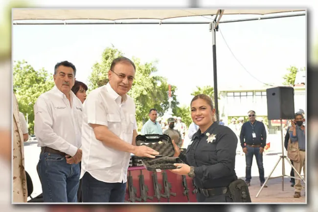 Entrega ADM armamento a policías