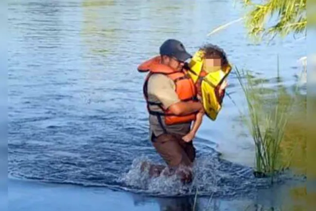 Salvan&nbsp;rescatistas de Grupos Beta a 5 migrantes en el Río Bravo