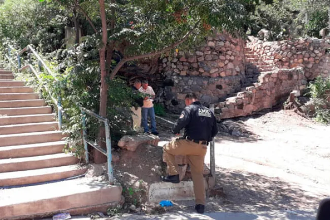 Encuentran restos humanos en una maleta