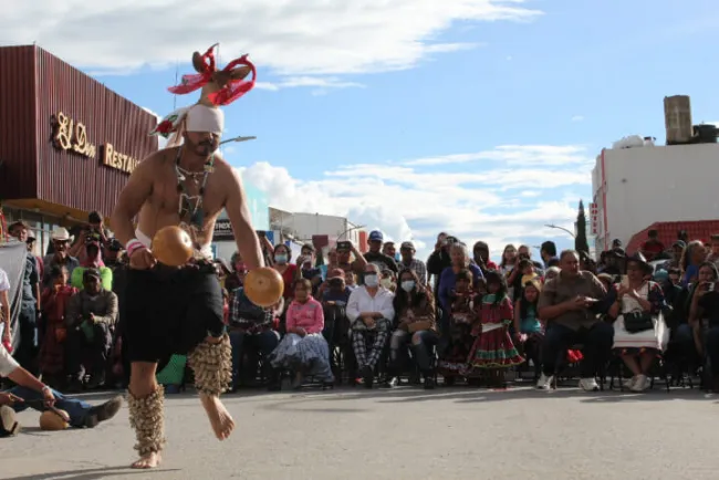 Acuden Lipan Apache a Chihuahua