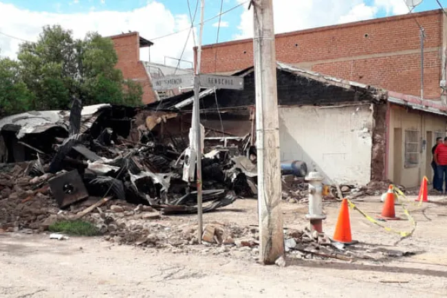 Encuentran antiguo narcotúnel durante demolición de casa