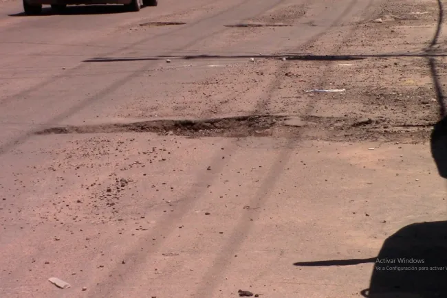Baches complican vialidad