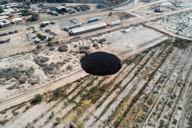 Desconocen origen de misterioso socavón en Chile