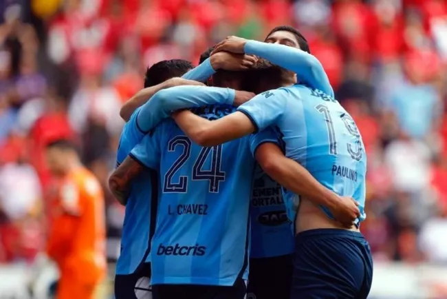 Pachuca alarga racha