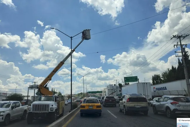 Rehabilitan alumbrado público en la avenida Obregón