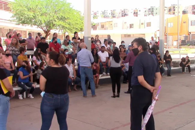 Hallan escuela sin luz ni agua