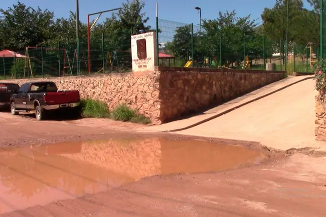 Charco afecta acceso a primaria