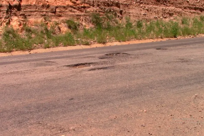 Denuncian baches en Periférico