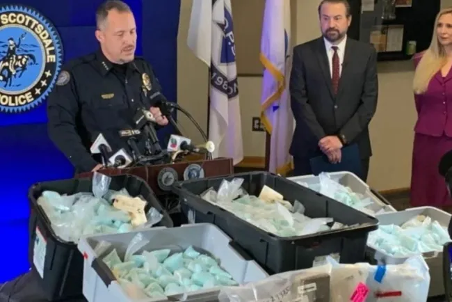 Invade Arizona la “Muerte azul”, causa estragos en la comunidad
