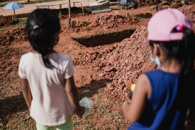 Existen más de 10 millones de niños huérfanos por Covid-19: estudio