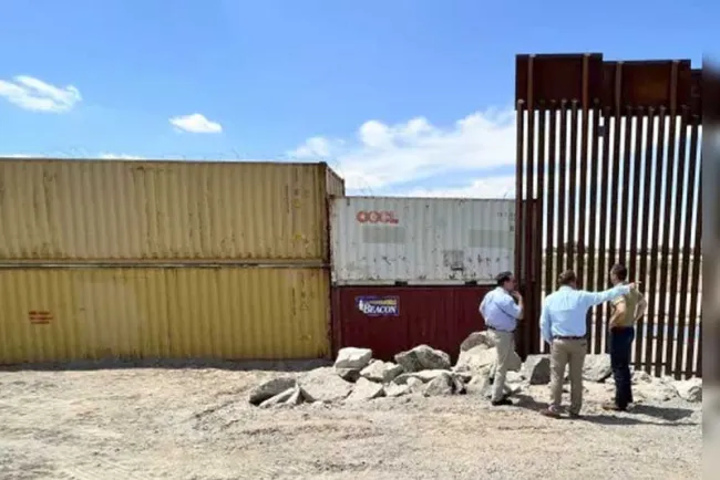 Tapan huecos en frontera de Nogales con contenedores