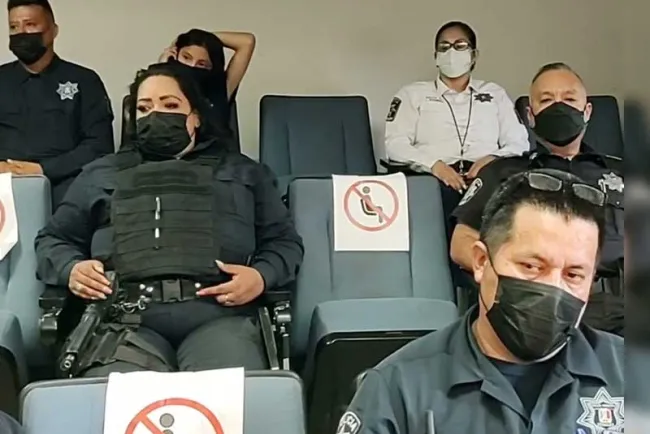Avanzan 114 policías con estudios de preparatoria