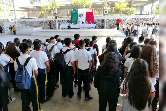 Encabeza Alcalde evento cívico en Secundaria Técnica 9