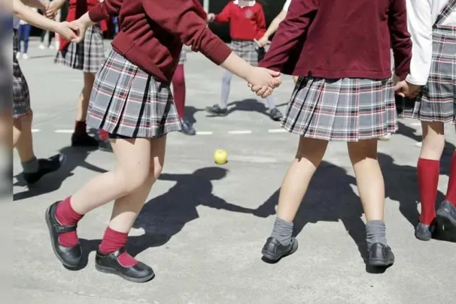 Congreso aprueba uso de pantalón en uniforme escolar de alumnas