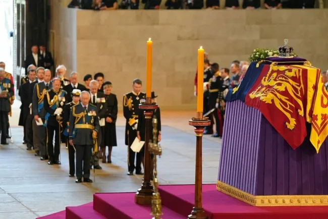 Despiden a la difunta reina Isabel II