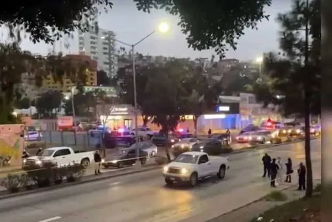 Acribillan a conductor en Tijuana cuando hacía fila para cruzar a EU